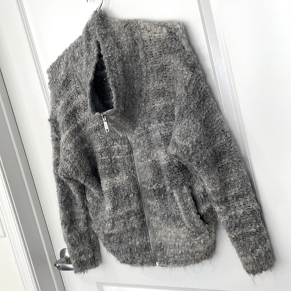 EXPRESS | Women’s Gray / White Chunky Fleece Full Zip EXPRESS Sweatshirt Size XS - Picture 3 of 8